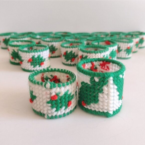 Vtg Set Of 25 Christmas Needlepoint Napkin Rings Holders Holly Leaf Red Berries - Picture 4 of 9